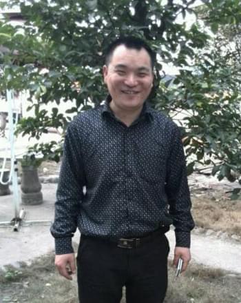 瀘州明富車(chē)業(yè)有限公司  廠長(zhǎng)：謝華貴