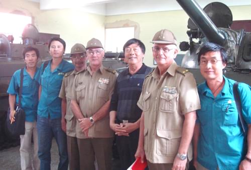 應中國重汽集團、國家商務部邀請?zhí)镏泄べQ(mào)董事長欒亞倫前往古巴國防大學培訓