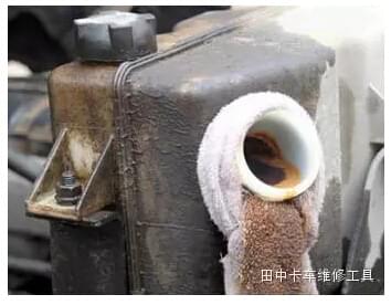 發(fā)動機水箱進(jìn)油