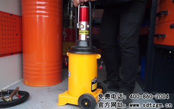 山東田中卡車養(yǎng)護(hù)搶修服務(wù)車核心設(shè)備氣動(dòng)黃油機(jī)