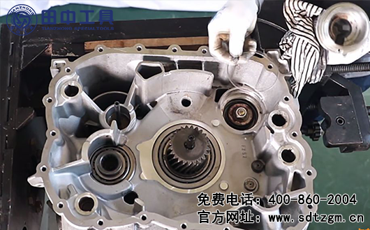 ZF16檔變速器拆卸，ZF變速箱維修工具